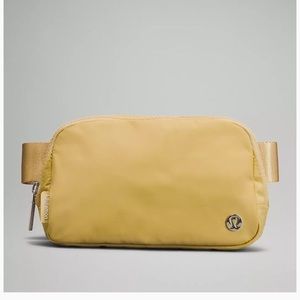 Lululemon Everywhere Belt Bag